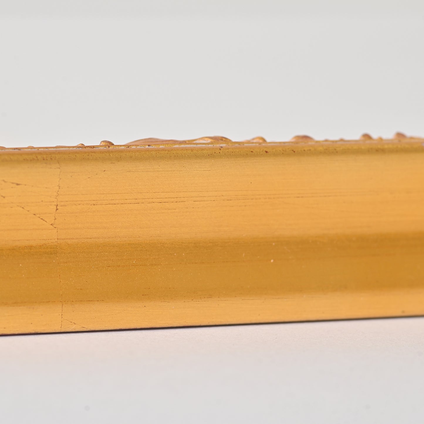 Water-Gilded Bright Gold Finish On Ornate Motif Pattern