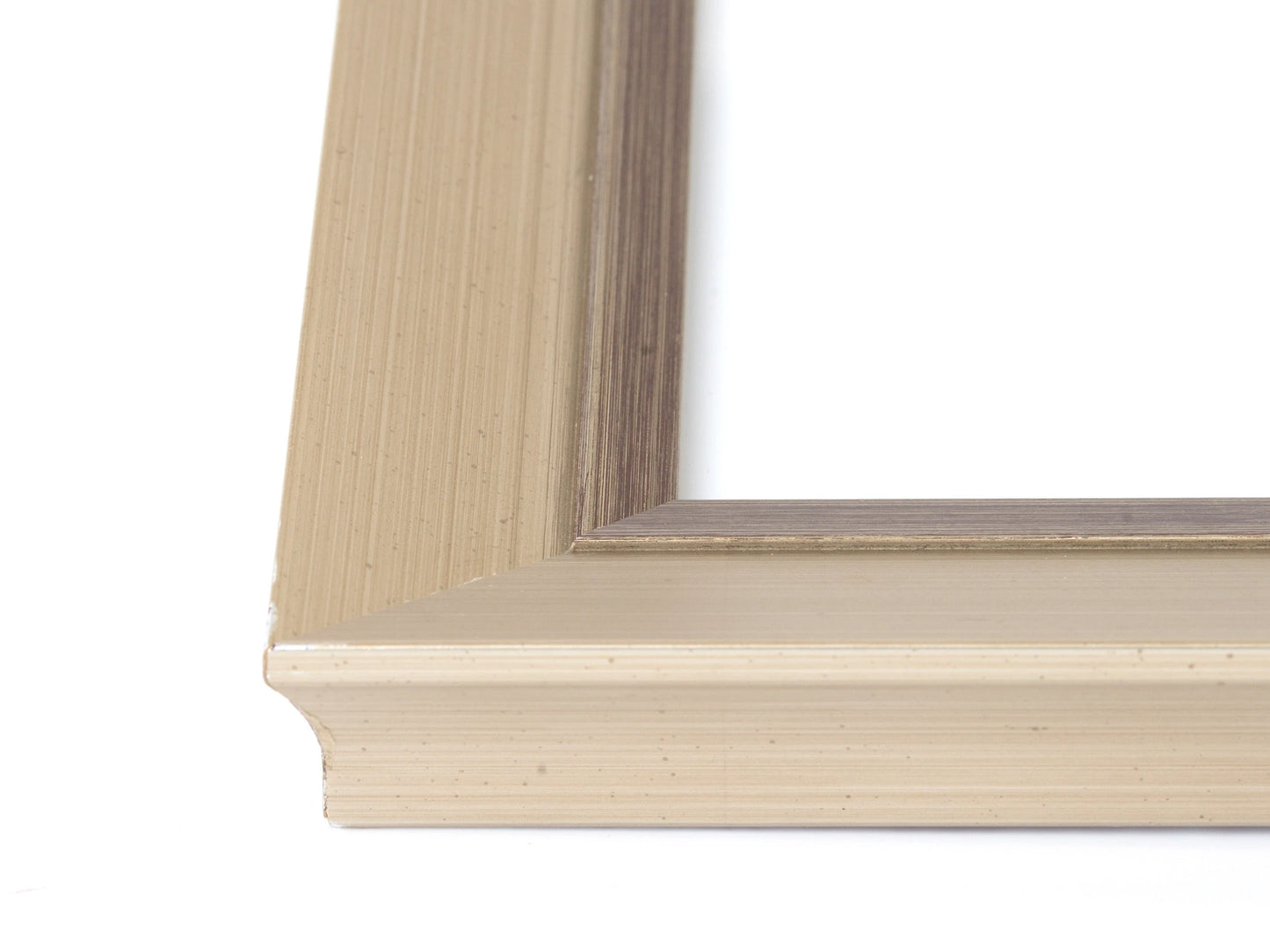 Slope Profile With Satin Silver Finish And Brushed Silver Lip