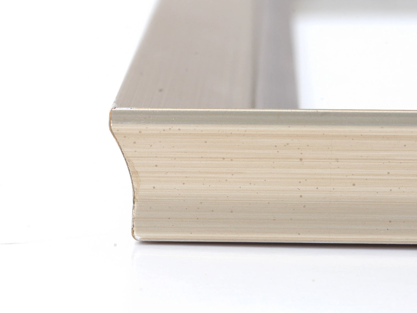 Slope Profile With Satin Silver Finish And Brushed Silver Lip