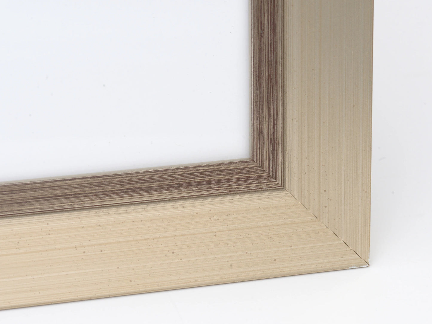 Slope Profile With Satin Silver Finish And Brushed Silver Lip
