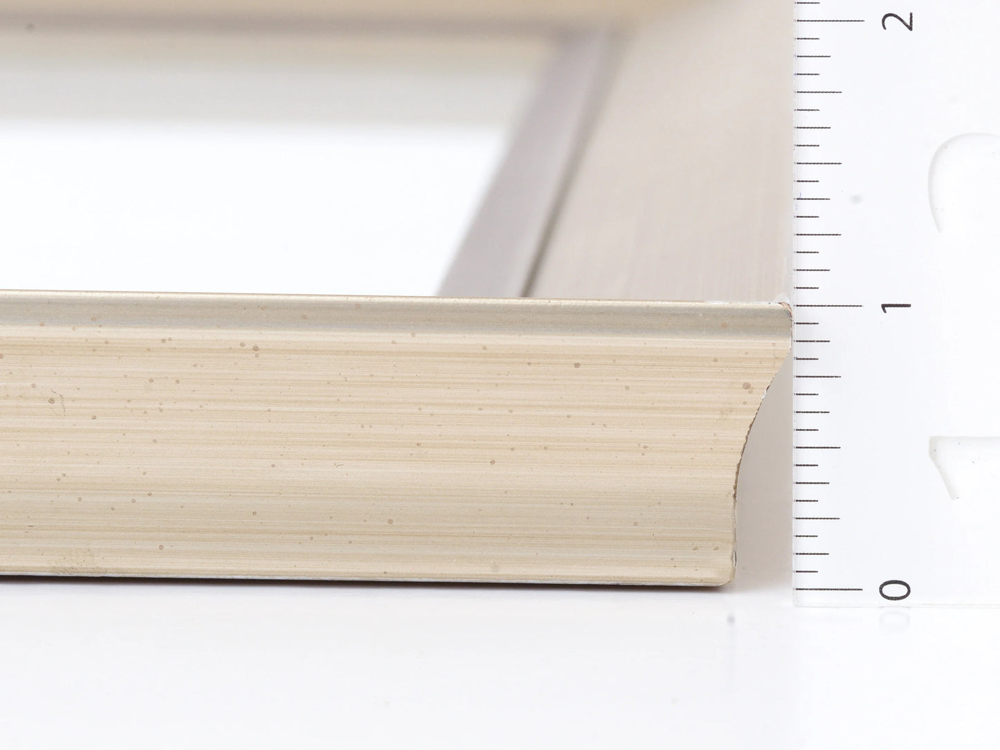 Slope Profile With Satin Silver Finish And Brushed Silver Lip