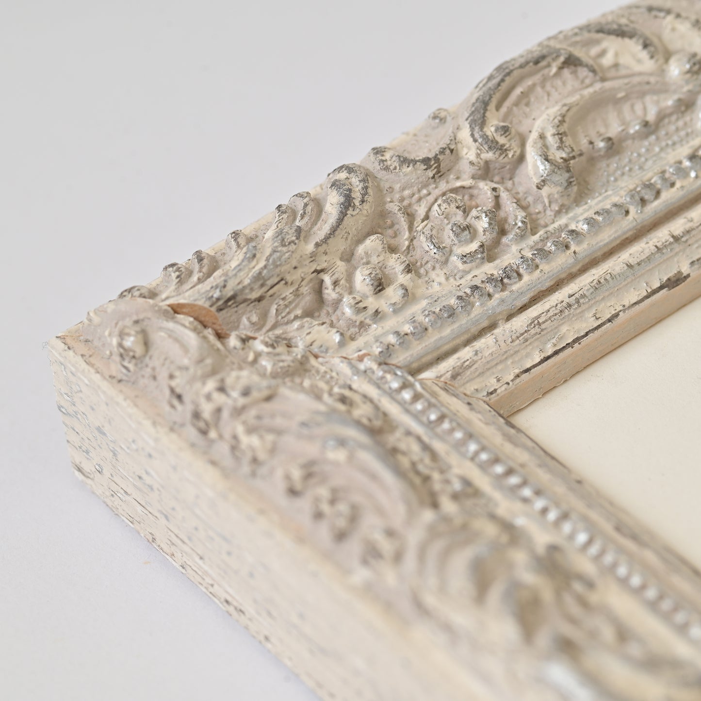 Rustic White Painted Frame on Ornate Profile