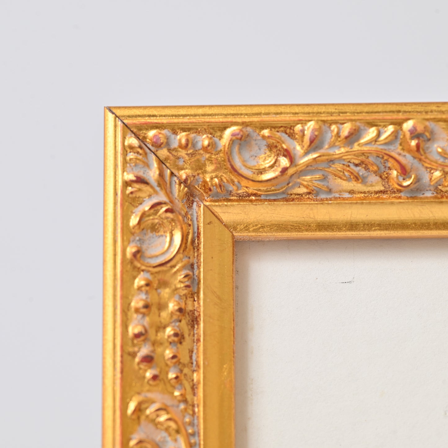 Water-Gilded Bright Gold Finish On Ornate Motif Pattern