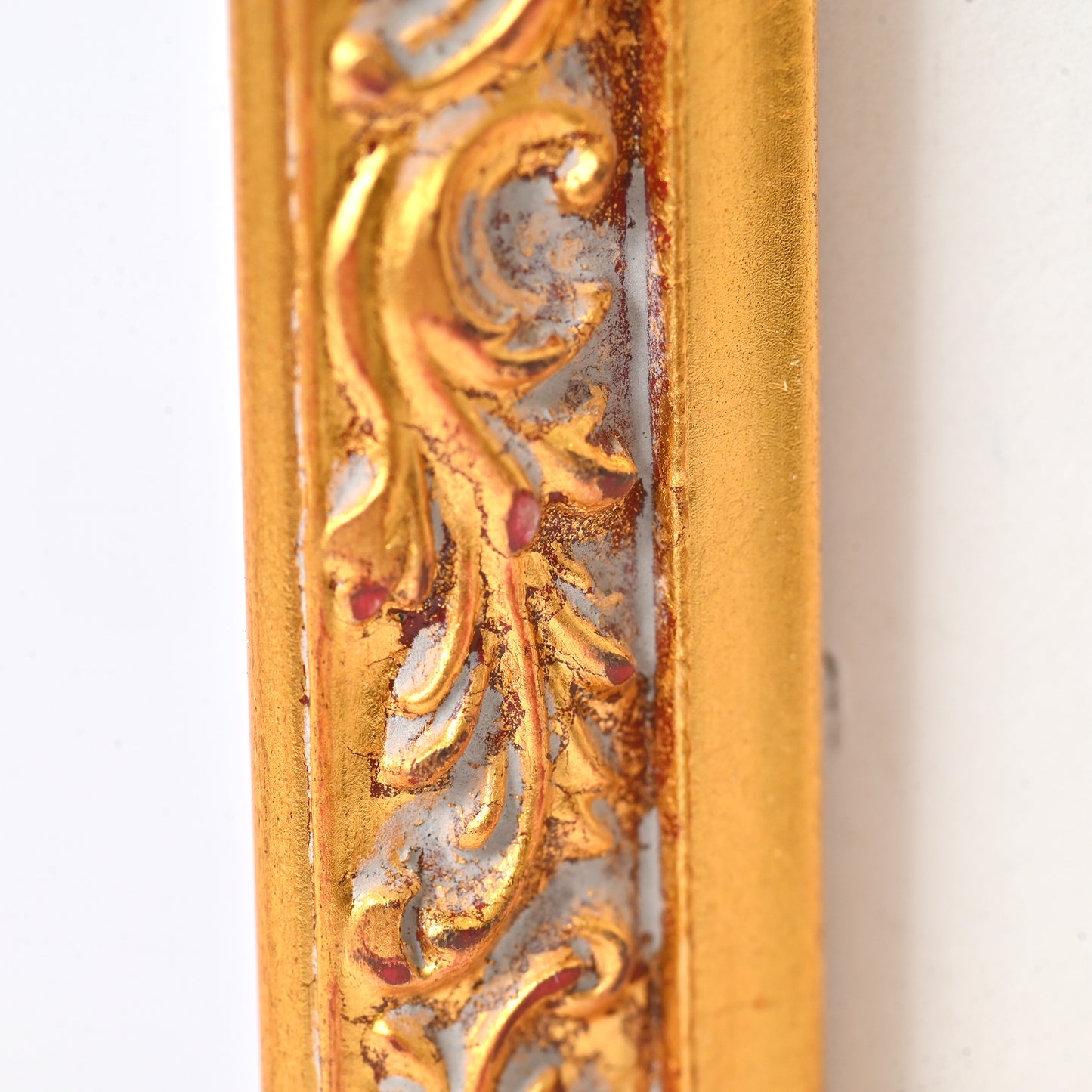 Water-Gilded Bright Gold Finish On Ornate Motif Pattern