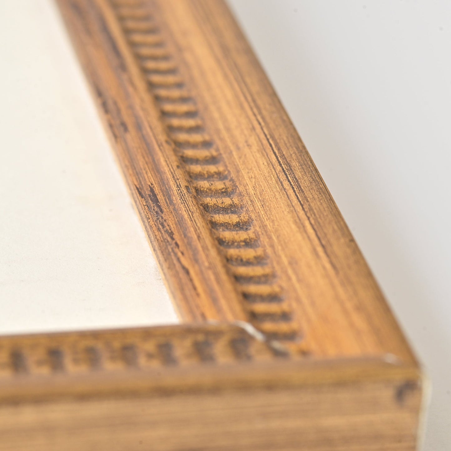 1” Ornate Ribbed Profile Frame With Antiqued Dark Gold Finish