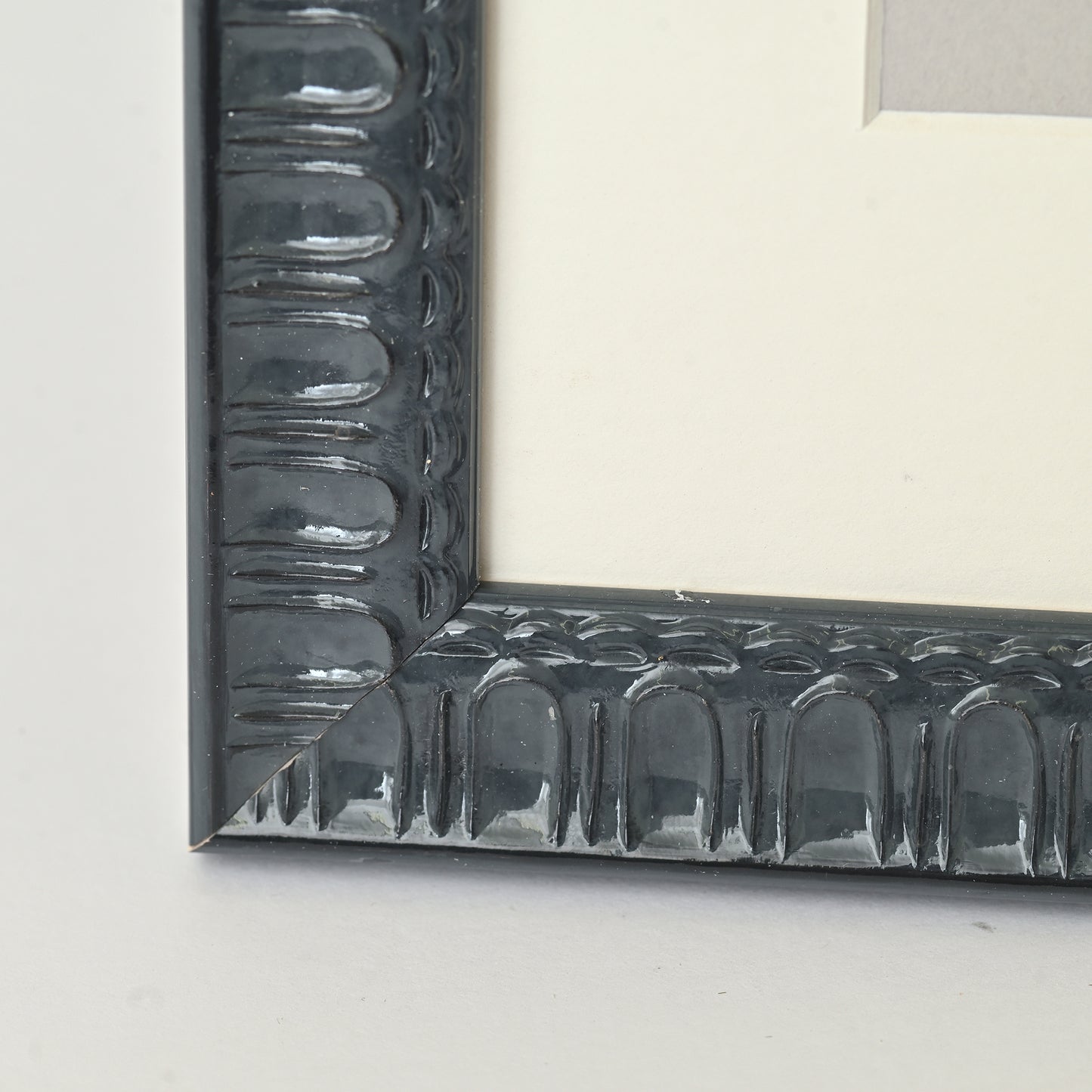 Grey Lacquer Gloss Frame With Embossed Arch Design