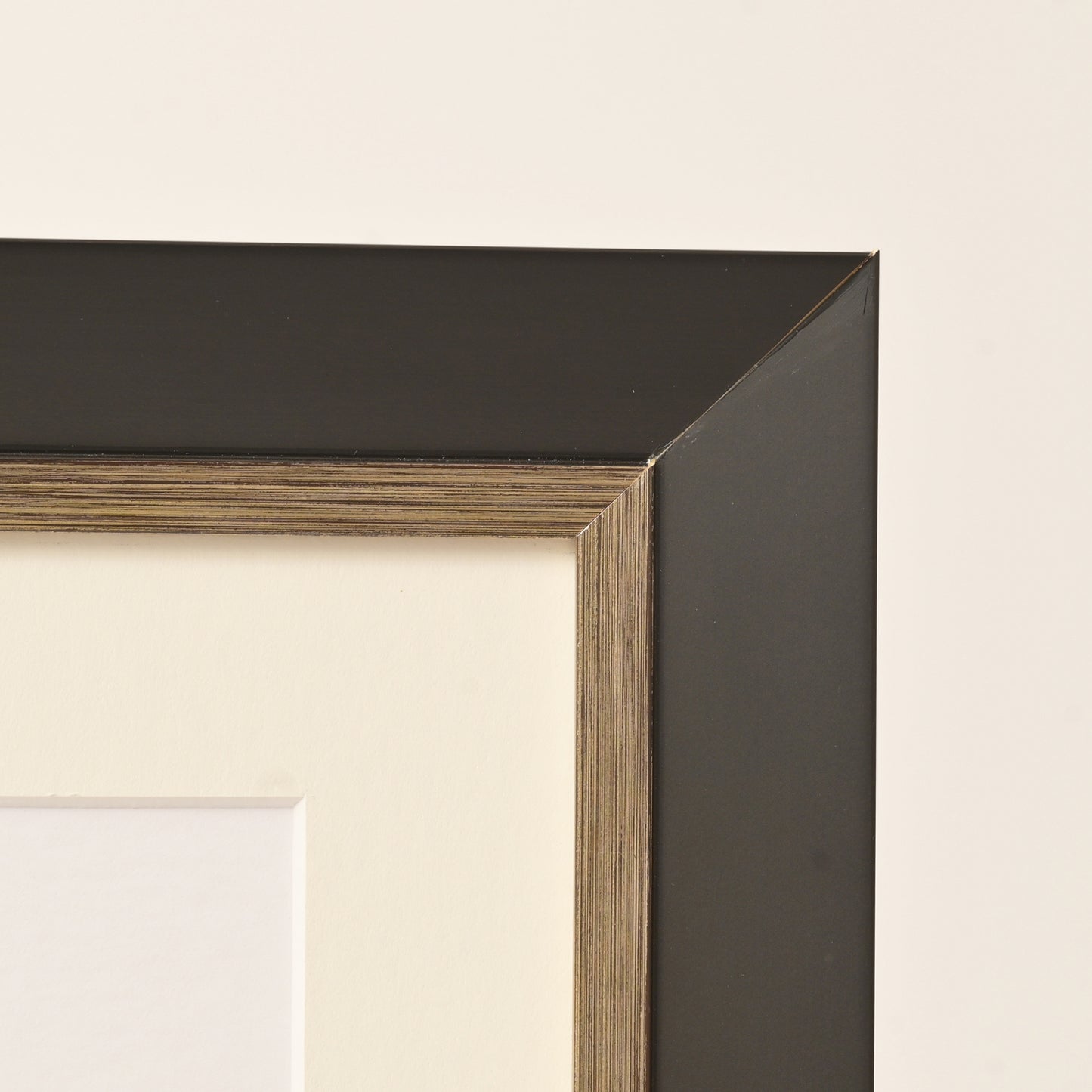 Slope Profile With Satin Black Finish and Brushed Silver Lip