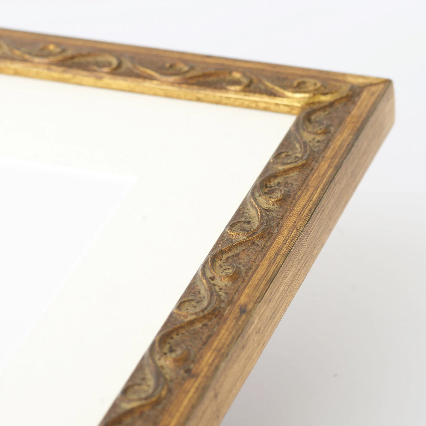 Golden Leaf Vine Motif Frame With Brown Highlights